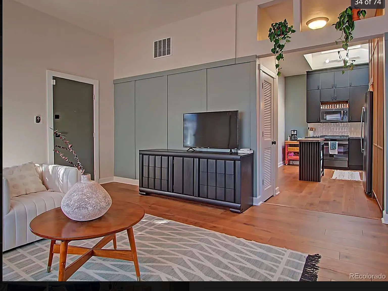 1 bed, 973 sqft, $2,200 — Photo 4