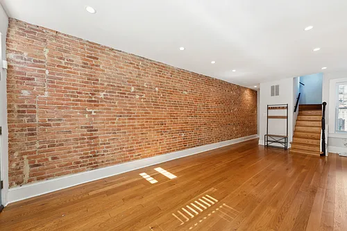 306 L St SE Photo 1