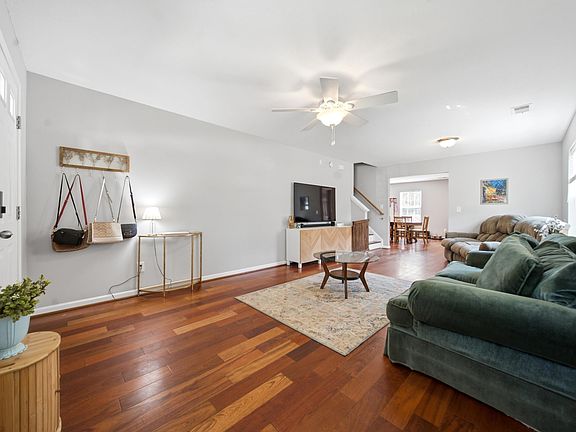 4th image of 222 Eagle Pointe Dr