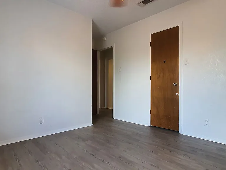2922 N Oakes St — Photo 19