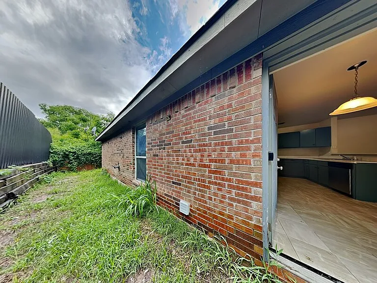 2955 Loving Ave — Photo 22