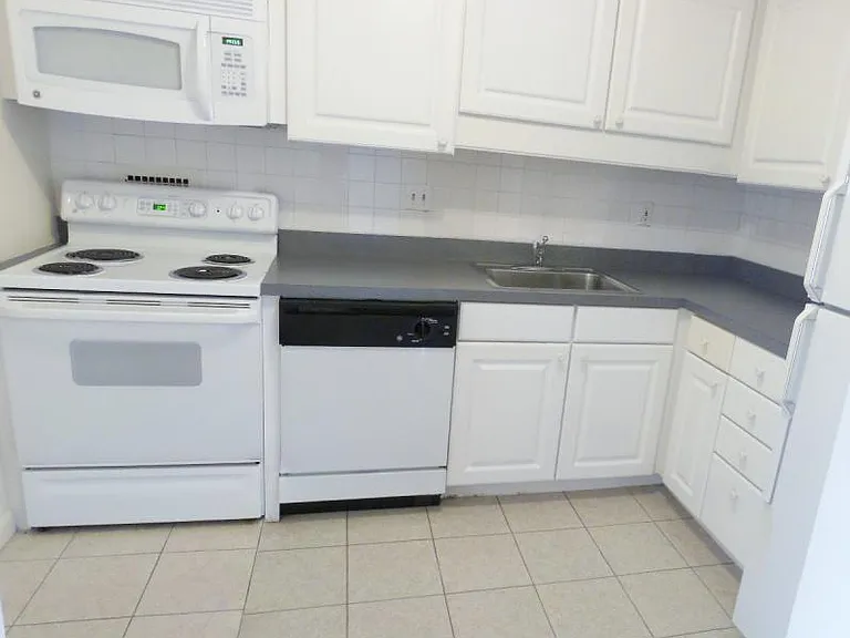 101 Monmouth St #214 — Photo 3