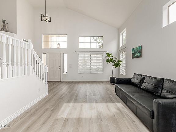 2nd image of 285 W Goldfinch Way