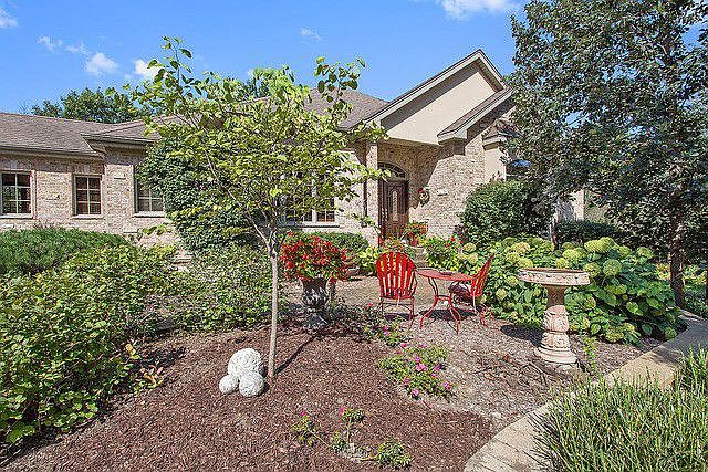 1st image of 16730 S Brentwood Ct