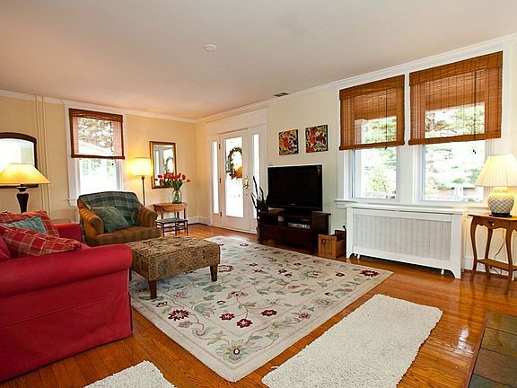 5th image of 112 Locust Dr