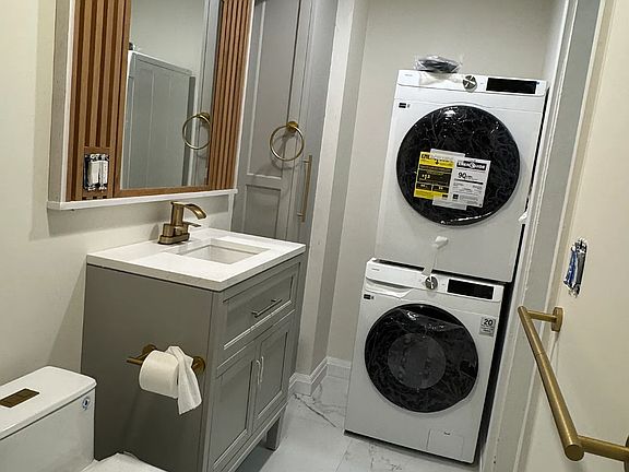 4th image of 229 Saratoga St #2B