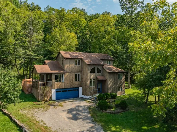 16 McGuffey Ln, Athens, OH 45701