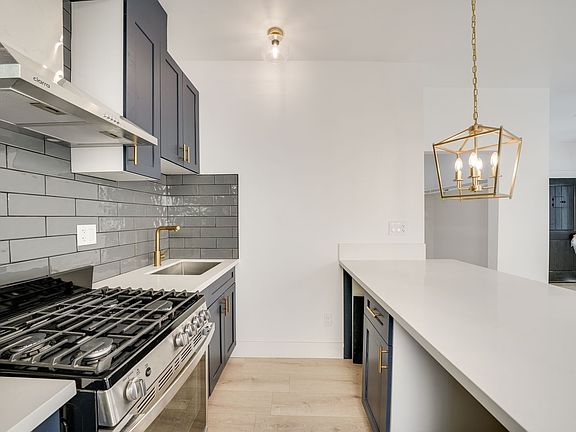 5th image of 1926 N Whitley Ave #7
