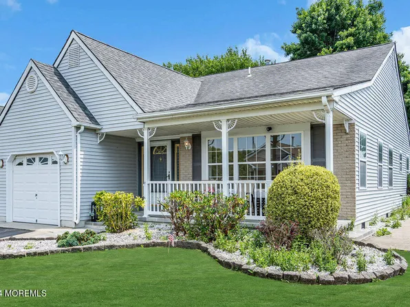 14 Blackpool Way, Toms River, NJ 08757