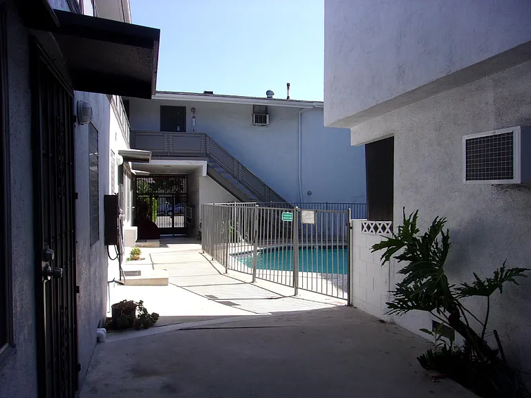 13819 Sherman Way #5 — Photo 8