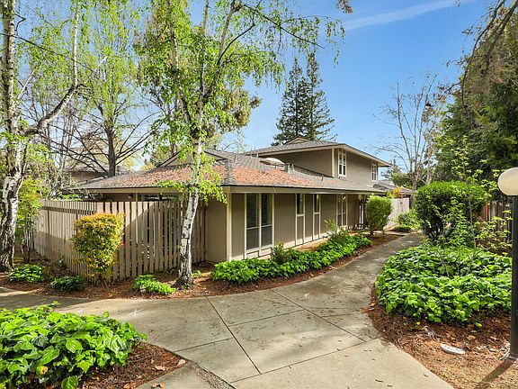 4th image of 10588 White Fir Ct
