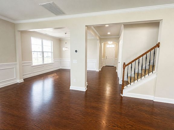 5th image of 137 Glade Valley Ave