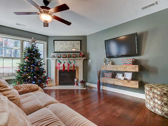 3rd image of 808 Mackenzie Dr
