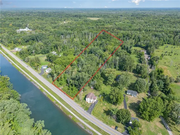 Canal St #18, Spencerport, NY 14559