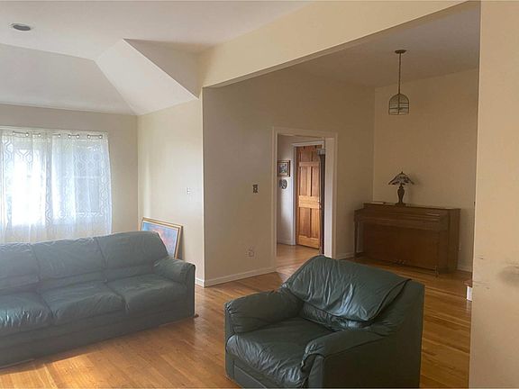 5th image of 105 N Corona Ave