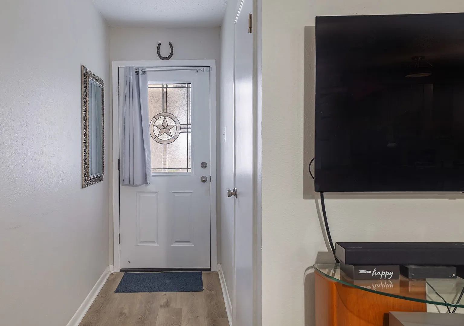Available: 1 BD / 1 BA Northwest Hills Townhome — Photo 4