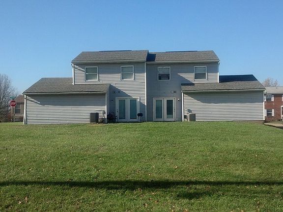 5th image of 3895-97 Carriage Hill Dr