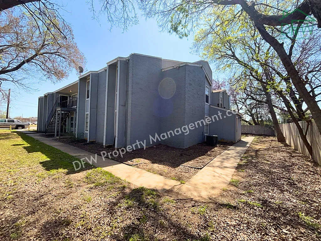 1 bed, 1.0 bath, 636 sqft, $825 — Photo 2