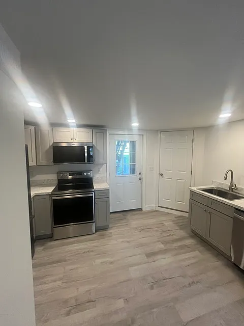 10 W Market St