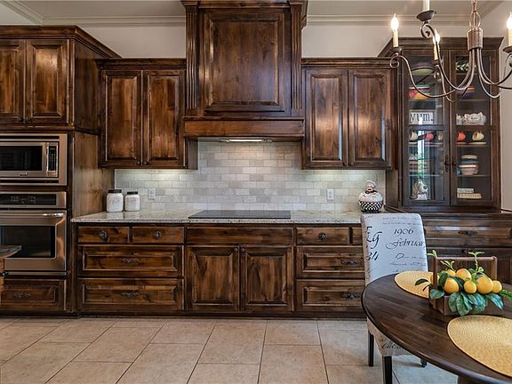 5th image of 308 Sarahs Ln