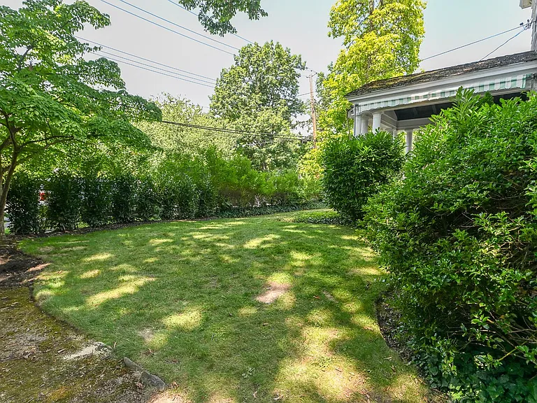11 Maple Ave — Photo 38