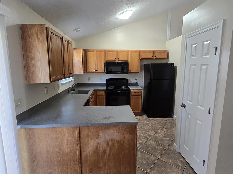 3388 Spruce Tree Ln — Photo 6