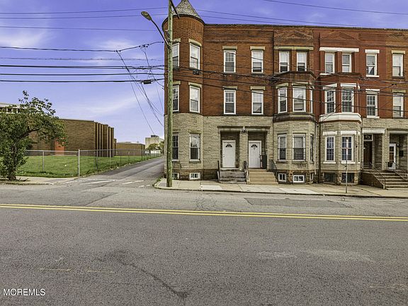 3rd image of 132 Court Street