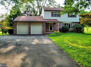14 Meadow Ln, Quakertown, PA 18951
