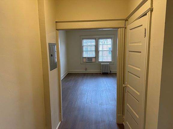 4th image of 1811 S St NW #92454ebd8