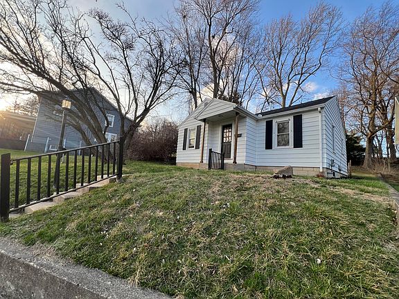 4th image of 909 Port Jefferson Rd