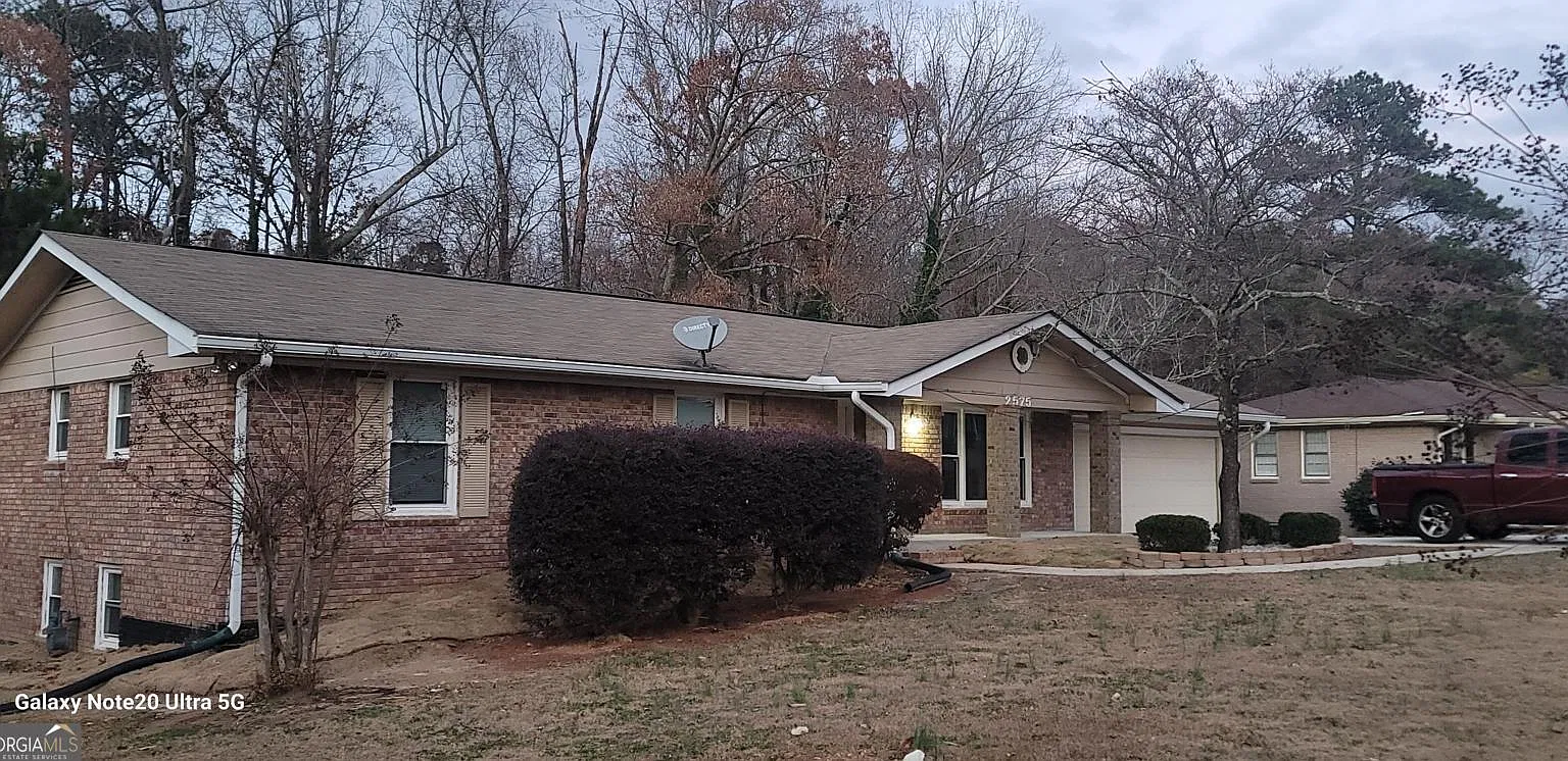 4 bed, 2.0 bath, $1,900 — Photo 1