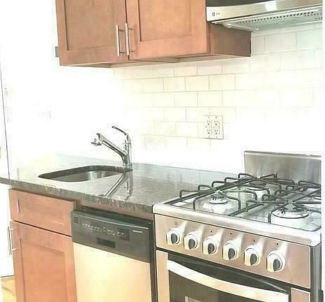 4th image of 227 E 89th St APT 4D