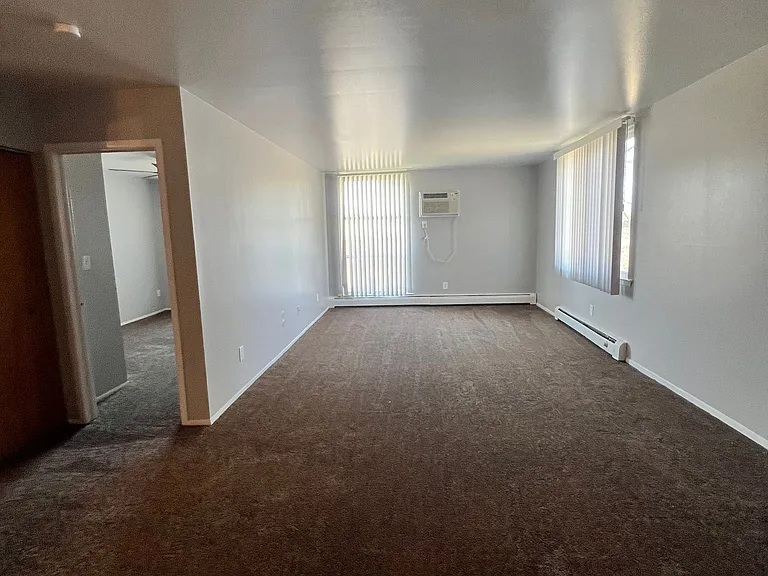 Dolson Arms Apartments — Photo 40