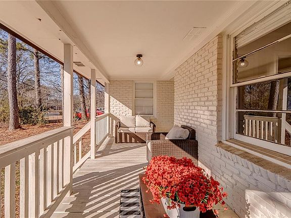 5th image of 136 Elliott Dr NW