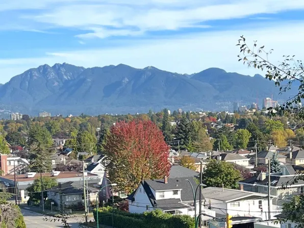 2806 King Edward Ave W, Vancouver, BC V6L 1T9