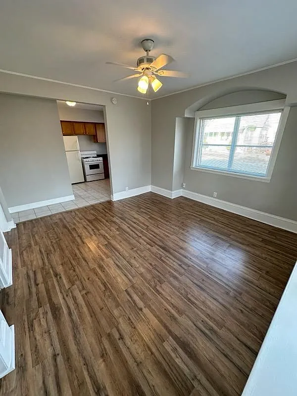 Studio, 600 sqft, $895 — Photo 2