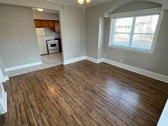 2nd image of 6504 Sheridan Rd APT 1