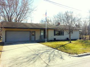 330 7th St SW, Cokato, MN 55321
