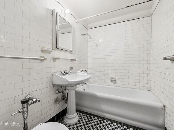4th image of 101 7th Ave #12D