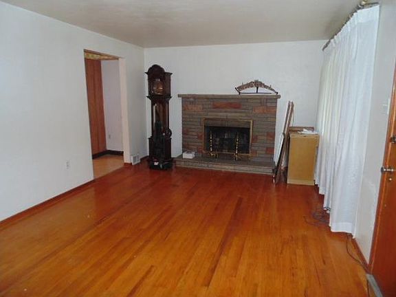 2nd image of 204 Margaretta St