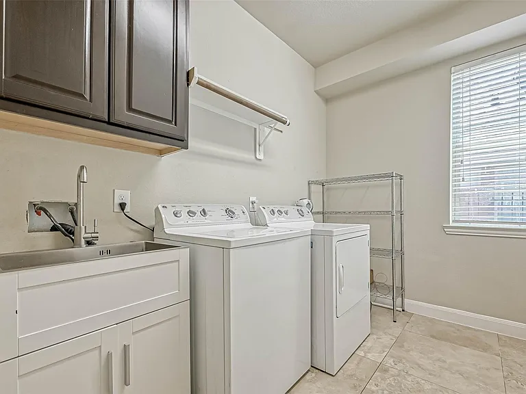 210 Hearthshire Cir — Photo 21