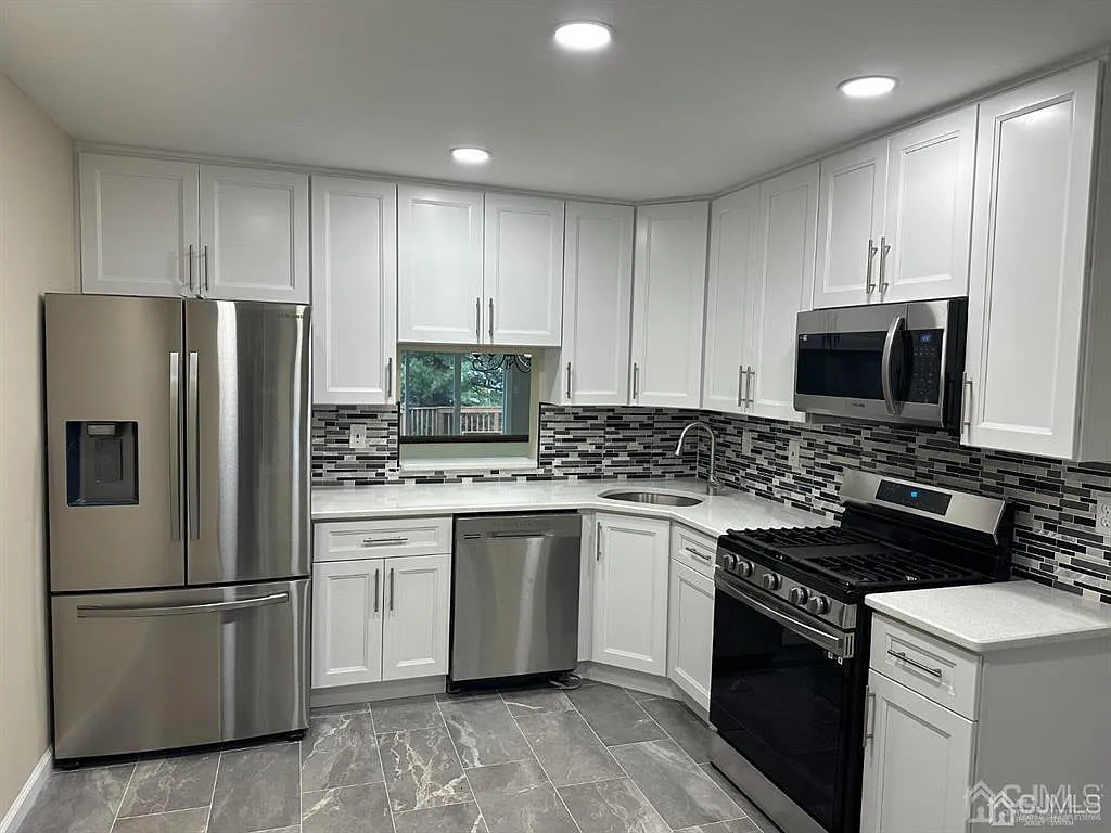 3 bed, 2.5 bath, 1760 sqft, $3,100 — Photo 1