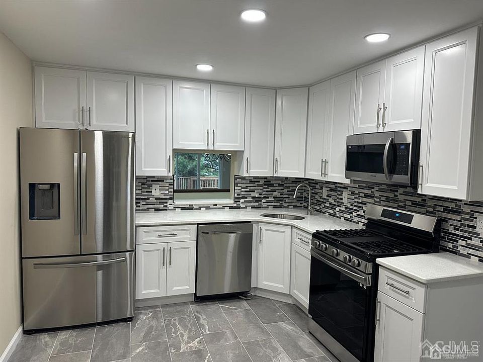 1st image of 59 Goodwin Dr
