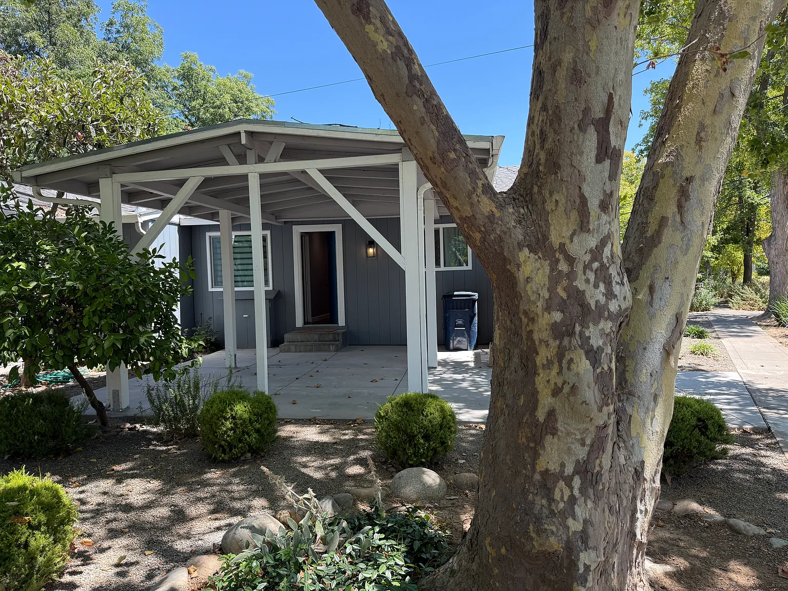 3 bed, 1210 sqft, $3,000 — Photo 1
