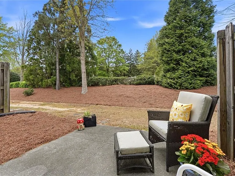 2059 Lakeshore Overlook Dr NW — Photo 16
