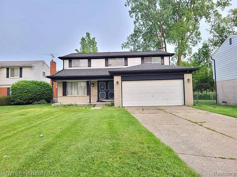 18425 Alta Vista Dr — Photo 1