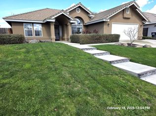 4722 W La Vida Ave, Visalia, CA 93277