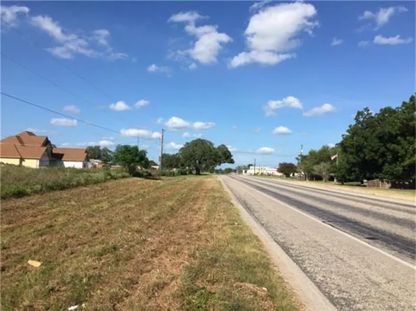 534 Us Highway 183 S, Cuero, TX 77954