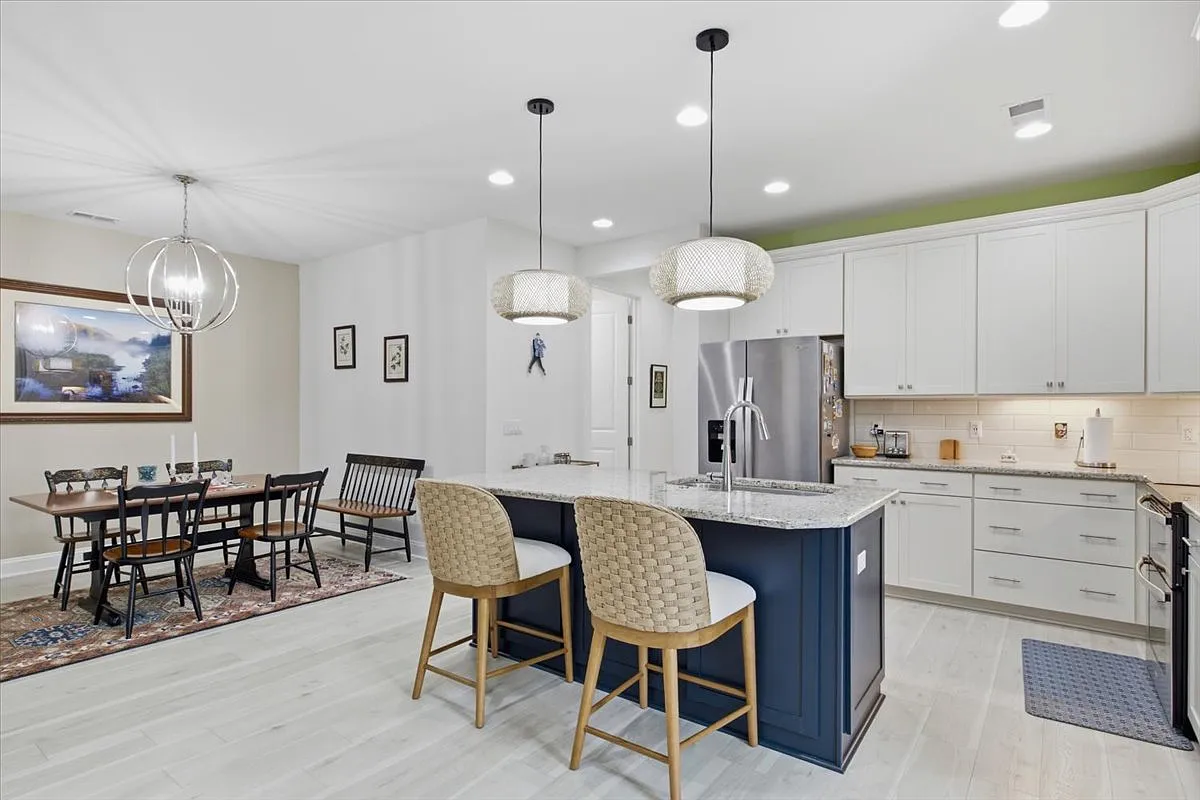 2 bed, 1743 sqft, $3,200 — Photo 2