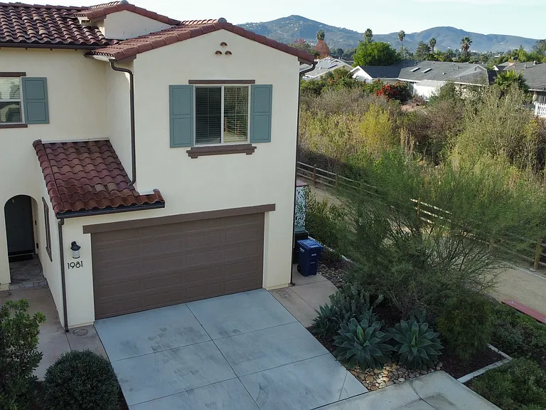 1981 Carol Lee Ln — Photo 2